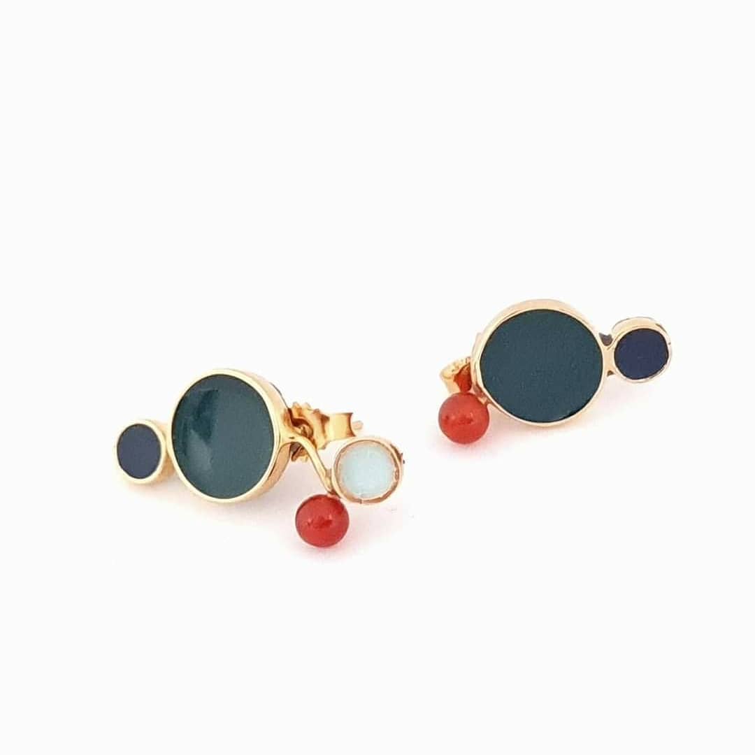 Kara. Petroleum and mint. Carneol