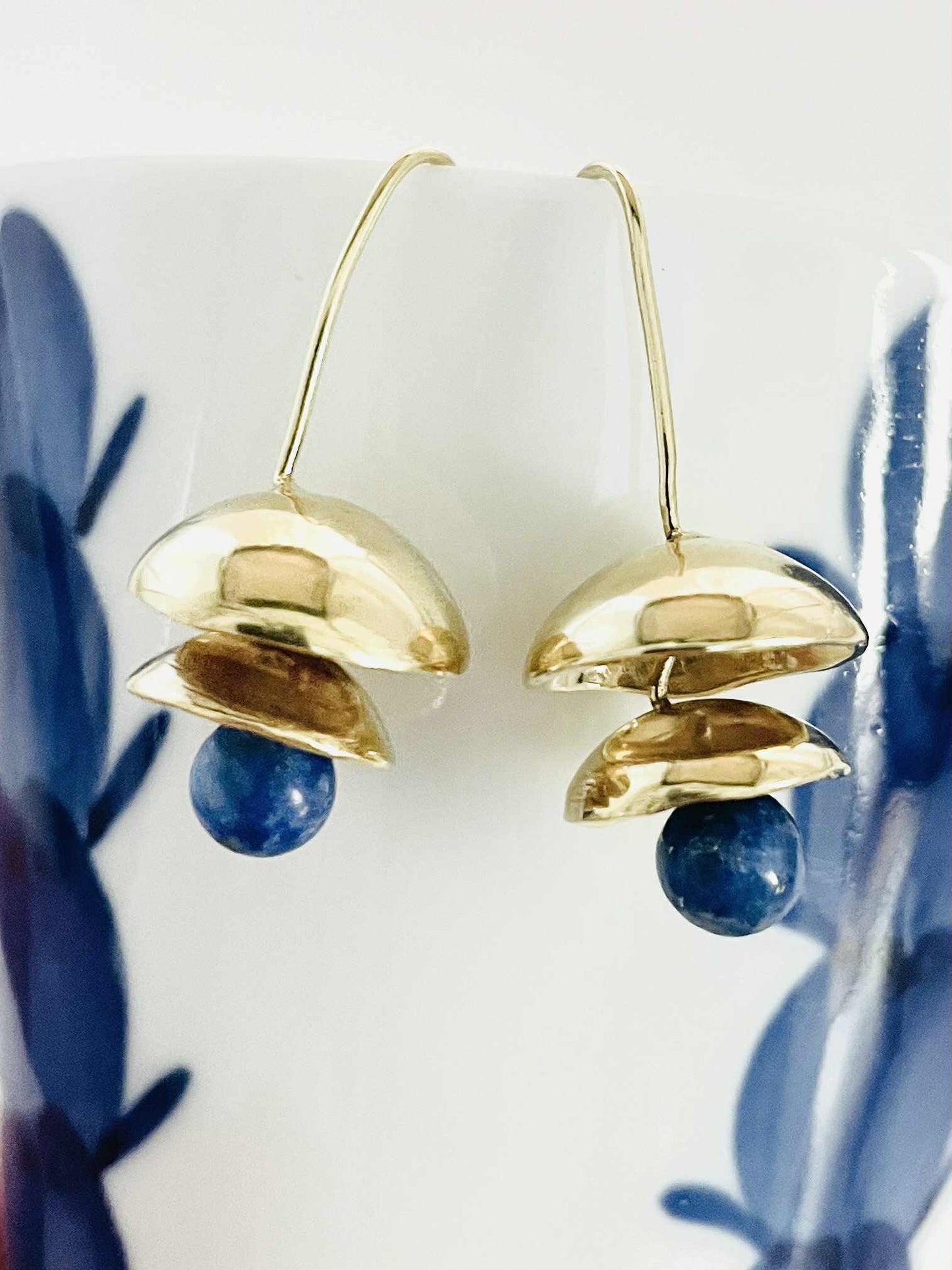 Bell earring with lapiz