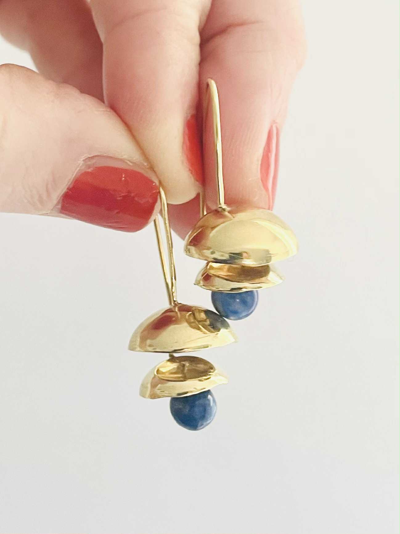 Bell earring with lapiz