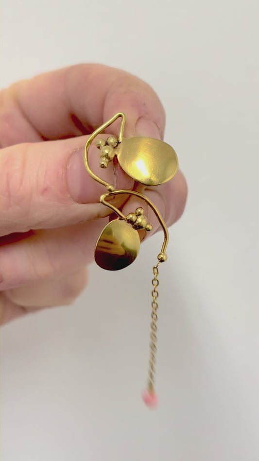 Curly with chain and coral